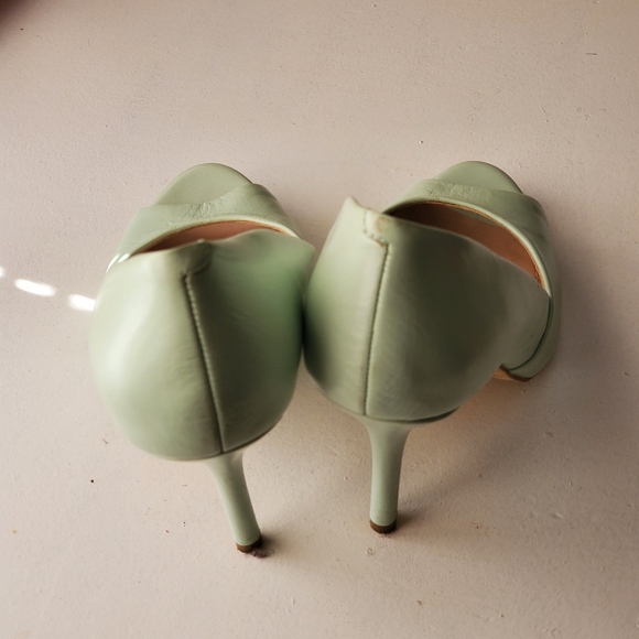 BCBG mint peep toe heels size 8. - Picture 3 of 5